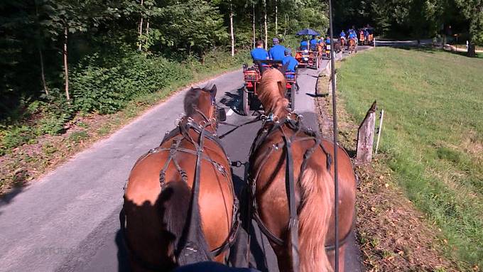 Ab Richtung Romont: 36 Reitende begeben sich auf die Königsetappe