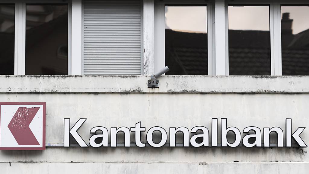 Die Schwyzer Kantonalbank hat die Auswirkungen der Corona-Krise zu spüren bekommen. (Archivbild)