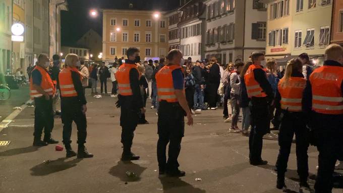 Lärm und Littering: Polizei schickt Partyvolk nach Hause