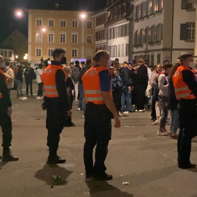 Lärm und Littering: Polizei schickt Partyvolk nach Hause