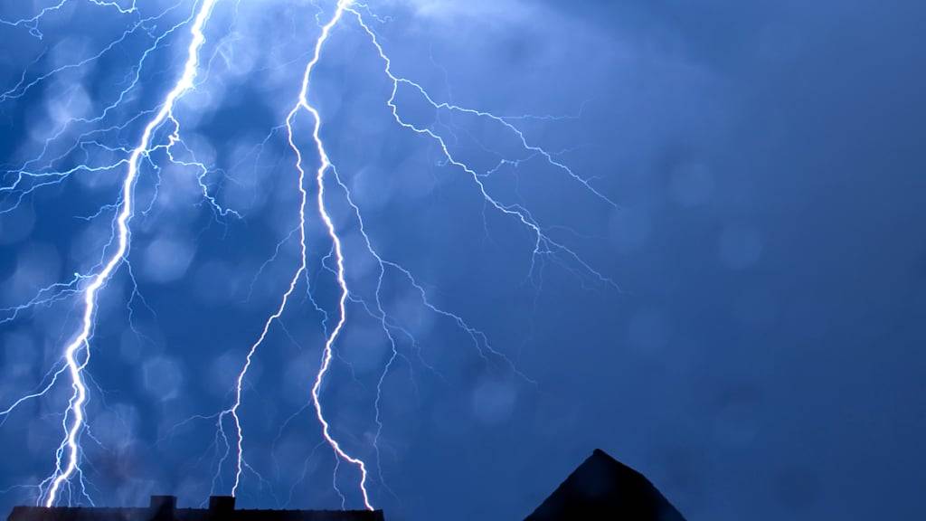 Gewitter ziehen auch am Dienstag über den Aargau.