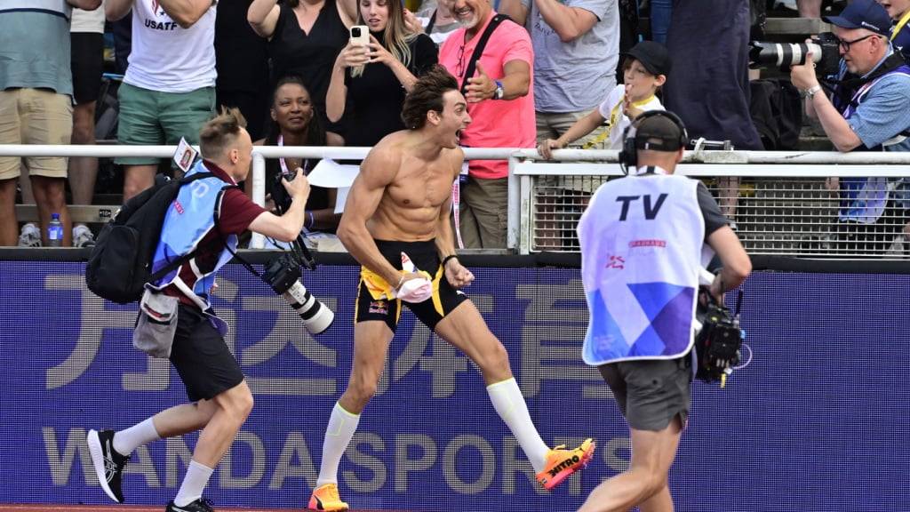 Die grosse Freude von Armand Duplantis nach seinem Sprung über 6,28 m