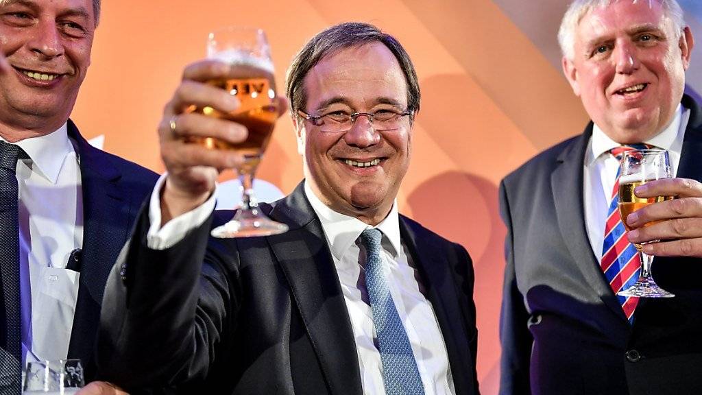 Die CDU gewinnt die Landtagswahlen in Nordrhein Westfalen: Armin Laschet (Mitte) von der CDU in Feierlaune.