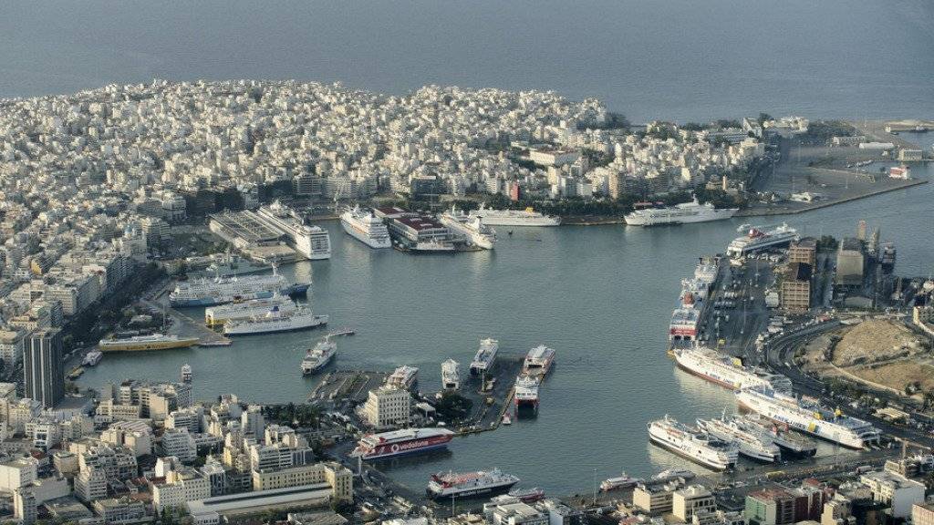 Der Hafen von Piräus wird chinesisch. Die chinesische Grossreederei Cosco erwarb eine Mehrheit der Aktien am grössten Hafen Griechenlands. (Archiv)