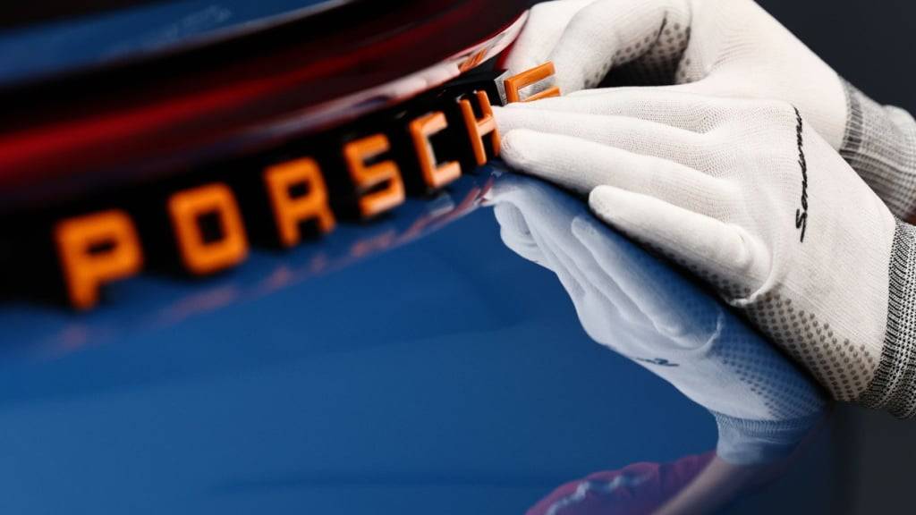 Das Porsche-Logo wird nicht mehr so oft angebracht wie auch schon - der deutsche Sportwagen-Hersteller kämpft aktuell mit diversen Problemen. (Symbolbild)