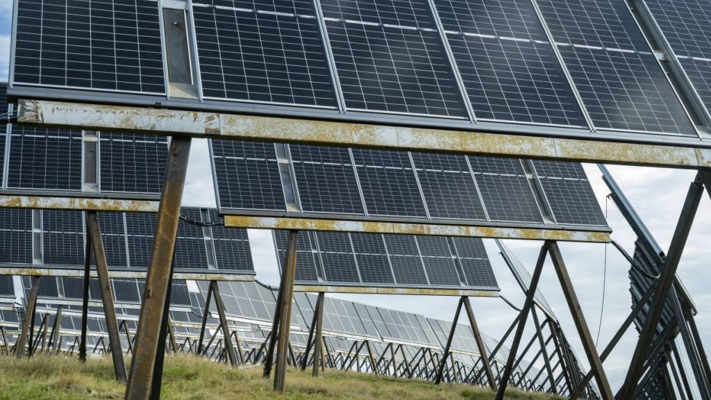 Solaranlage Sedrun GR deckt den Strombedarf der Gemeinde Tujetsch