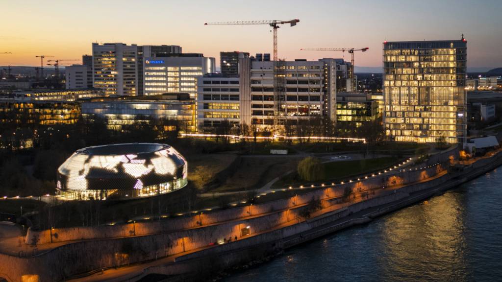 Eine Studie im Auftrag von Interpharma warnt vor Milliardenverlusten für die Schweizer Pharmaindustrie aufgrund der US-Zollpolitik. Im Bild: der Novartis Campus in Basel. (Archiv)