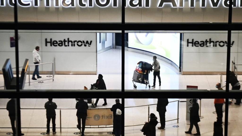 In Heathrow gibt es wie an allen britischen Flughäfen keine Passkontrolle durch Grenzbeamte bei der Ausreise. Nur bei der Einreise wird kontrolliert. (Archivbild)