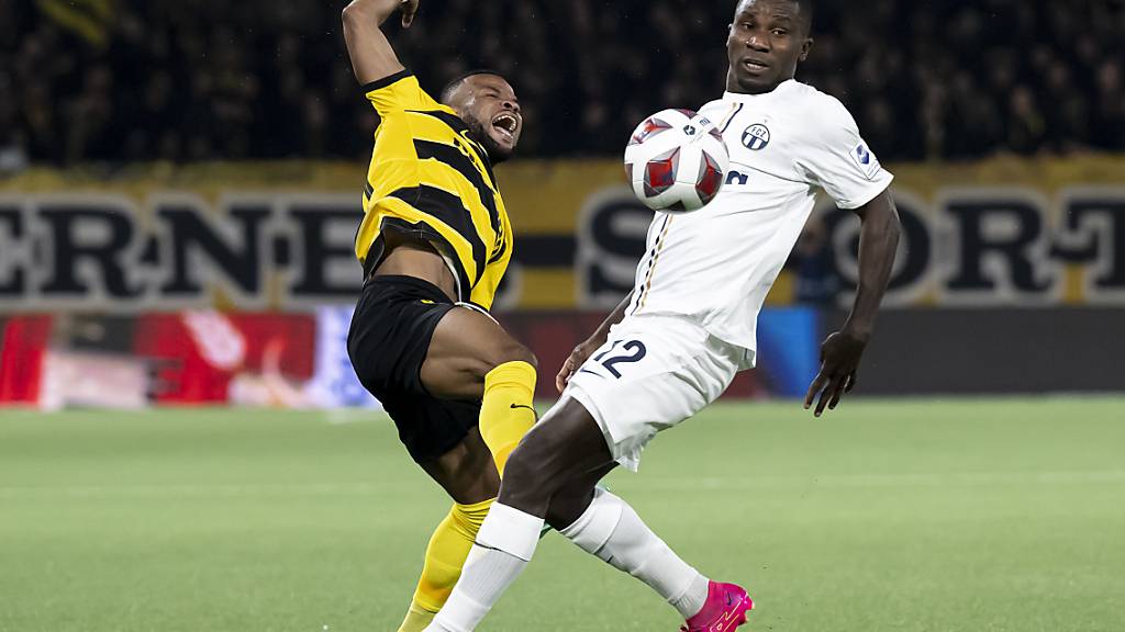 Der Kampf zwischen YBs Meschack Elia und Zürichs Ifeanyi Mathew endete ohne Sieger
