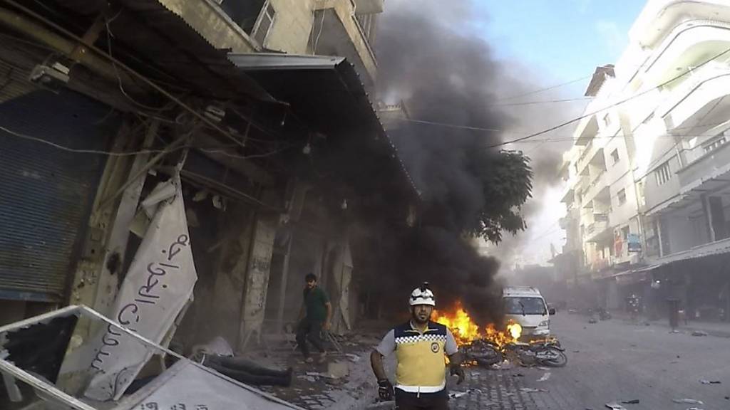 Nach dem Drohnenangriff auf eine Militärakademie in Homs reagiert die syrische Armee mit heftigem Beschuss der letzten Rebellenhochburgen im Nordwesten des Landes (im Bild).