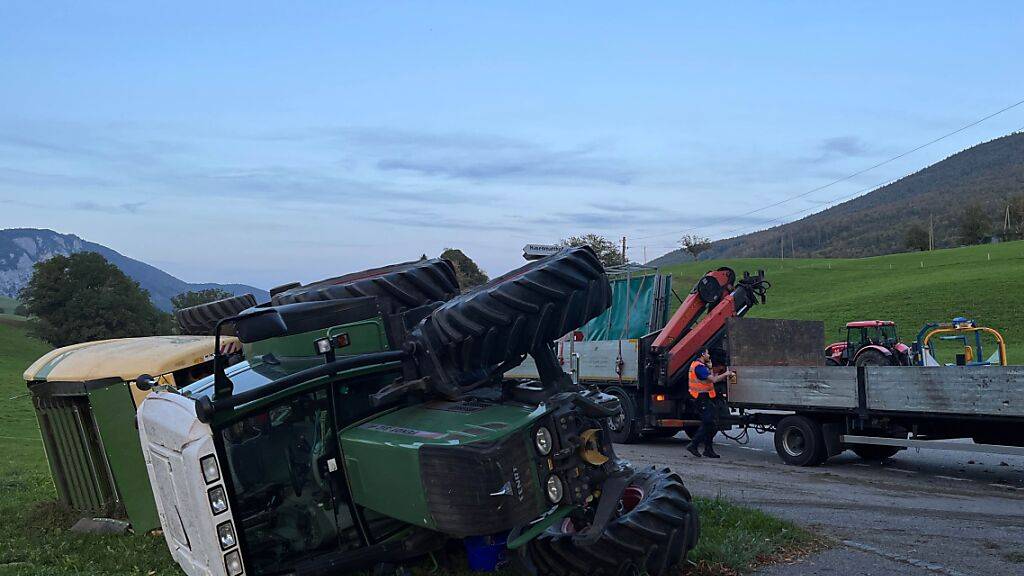 Unfall in Gänsbrunnen: Lastwagen kollidierte mit Traktor