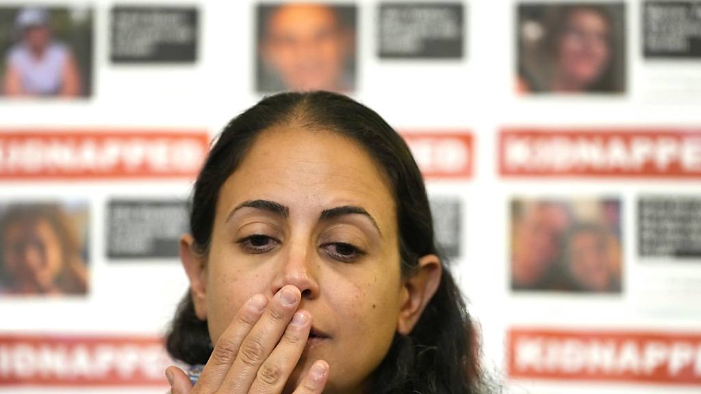 Ofri Bibas Levy vermisst seit dem Hamas-Überfall am 7. Oktober mehrere Familienmitglieder. Foto: Kirsty Wigglesworth/AP/dpa