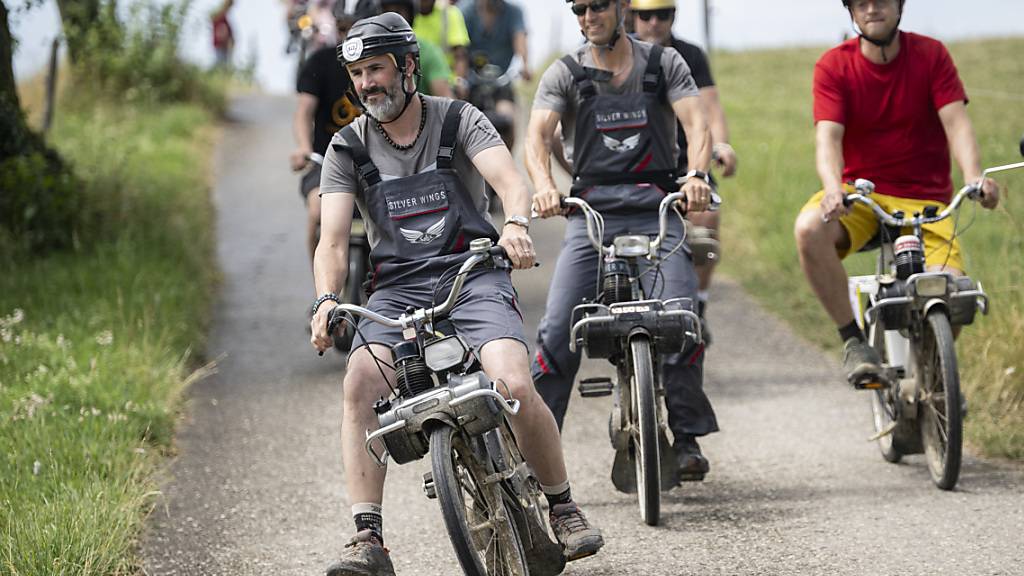 Rund 40 Teams nahmen am Samstag am Solex-Rennen auf dem Plateau de Diesse im Berner Jura teil.