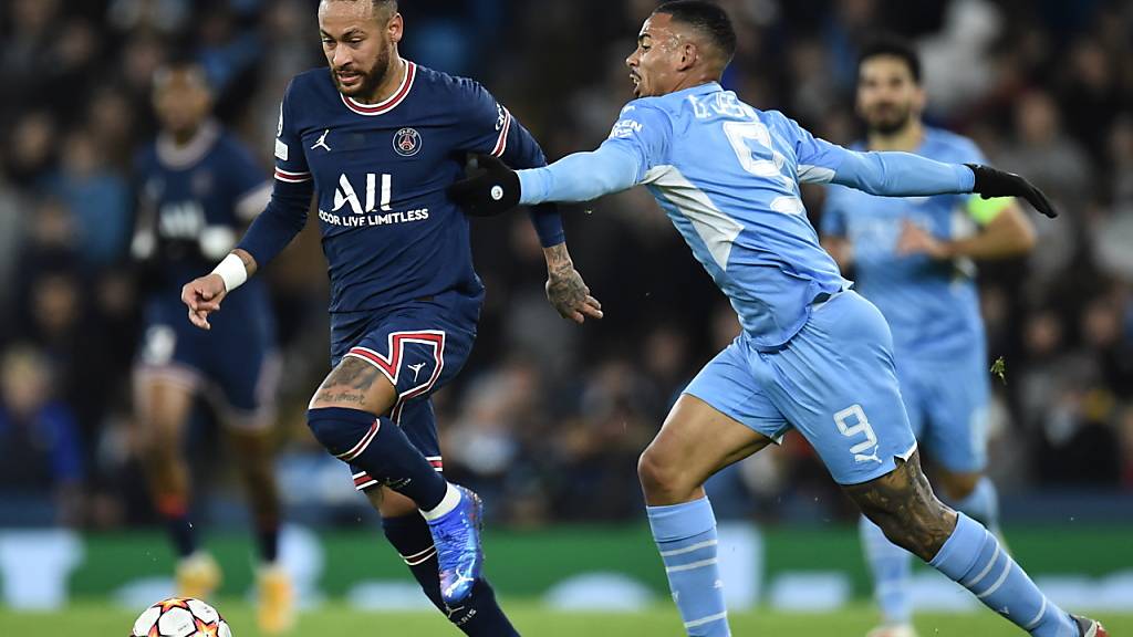 Neymar musste beim Sieg von Paris Saint-Germain in Saint-Etienne verletzt ausgewechselt werden