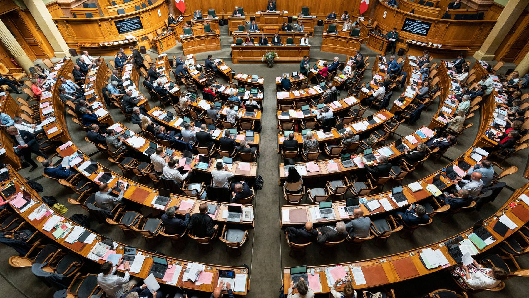 Blick in den Nationalratssaal: Am unzufriedensten mit der Schweizer Politik sind die Wähler der SVP.