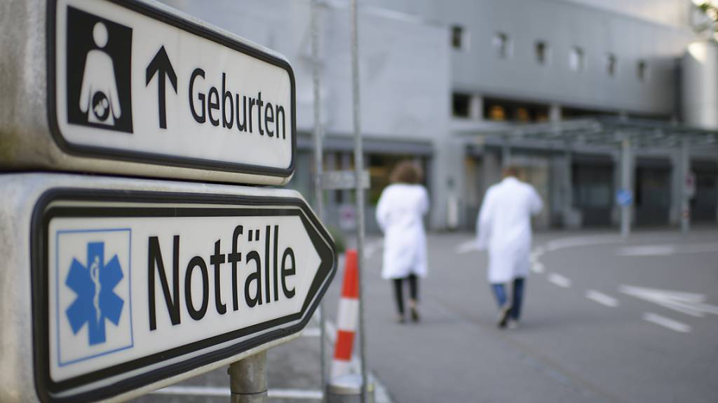 Wenn es nach der St. Galle Regierung geht, sollen die Spitäler im Kanton St. Gallen mehr unternehmerische Freiheiten erhalten. Im Bild das Kantonsspital St. Gallen. (Archivbild)