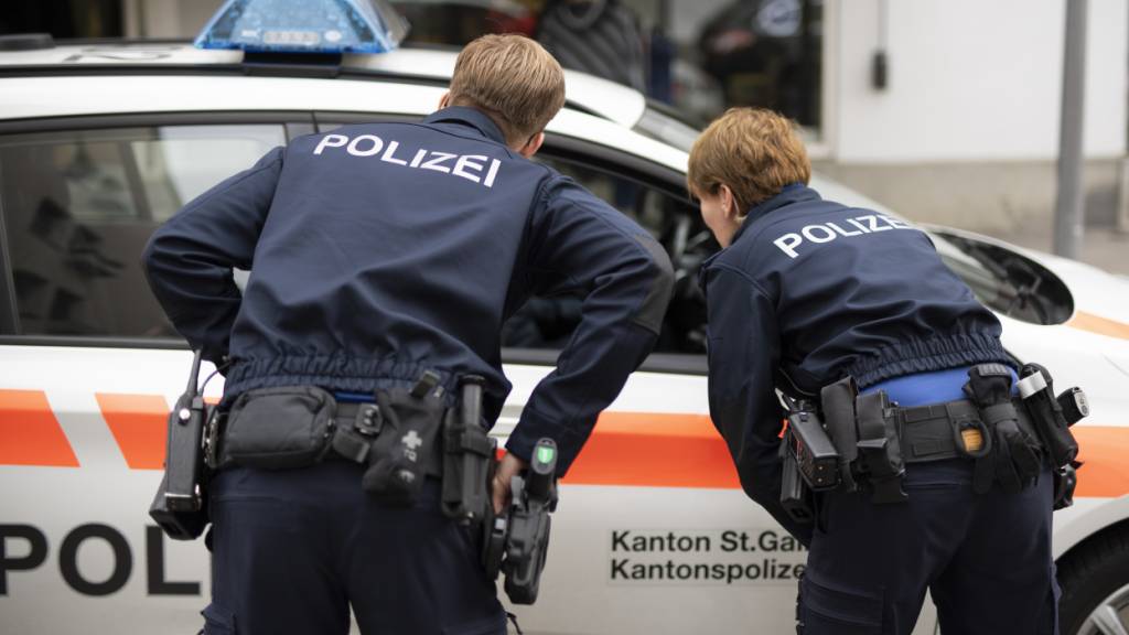 Die Kantonspolizei St. Gallen hat vom Freitagabend bis Samstagmorgen sieben fahrunfähige oder alkoholisierte Lenker gestoppt. (Symbolbild)