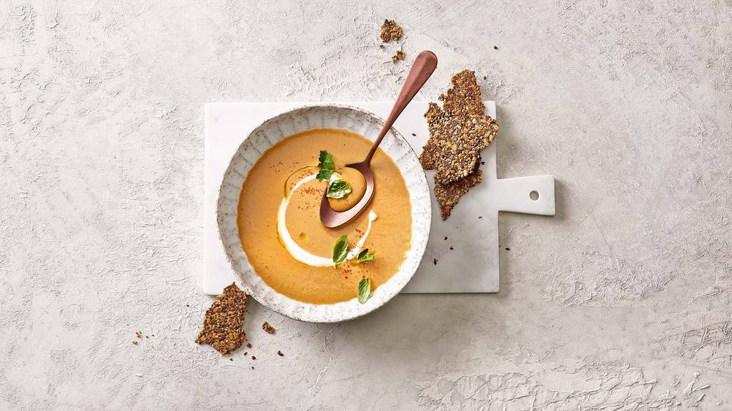 Wildeisen Kochen Gemüsesuppe mit Hanfcracker