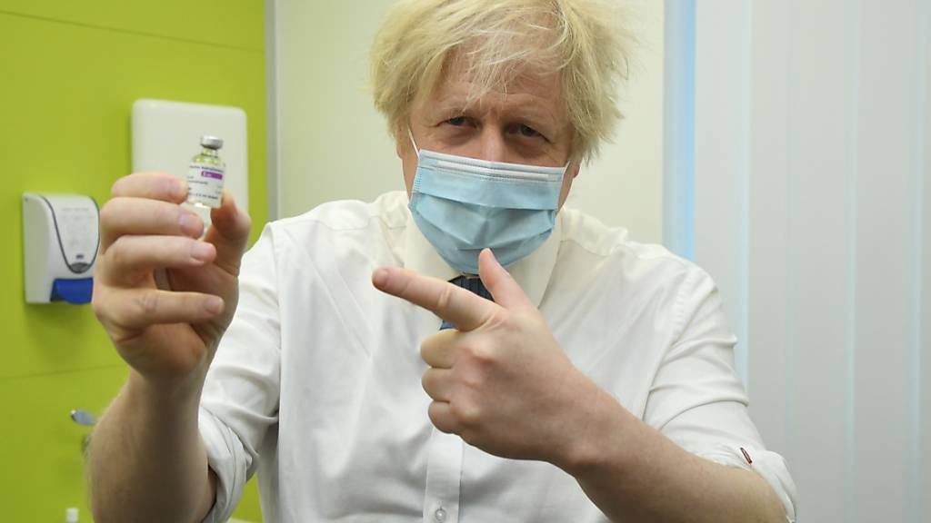 ARCHIV - Obwohl die Inzidenzen auch in Großbritannien steigen, sieht Boris Johnson keinen Anlass die bestehenden Maßnahmen zu verschärfen. Foto: Jeremy Selwyn/Evening Standard/PA Wire/dpa