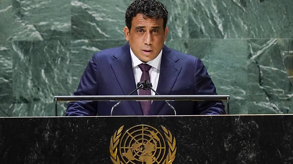 Mohammed al-Menfi, Vorsitzender des libyschen Präsidialrats, spricht während der 76. Generaldebatte der UN-Vollversammlung. Nach Einschätzungen von Al-Menfi steht das Bürgerkriegsland Libyen an einer «entscheidenden Kreuzung». Foto: Mary Altaffer/Pool AP/dpa