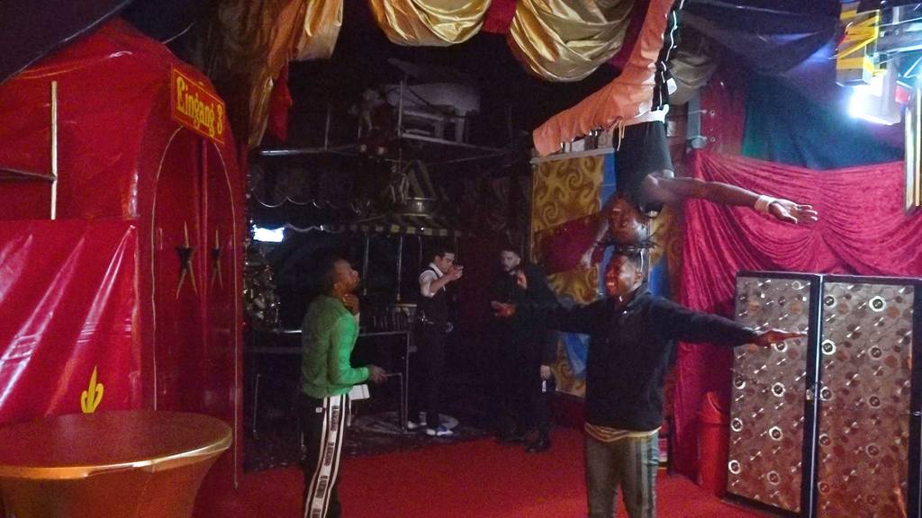 Präzisionsarbeit hinter der Manege