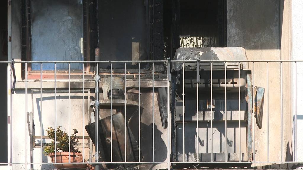 Feuer auf Balkon in Niederrohrdorf – Polizei ermittelt wegen Fahrlässigkeit