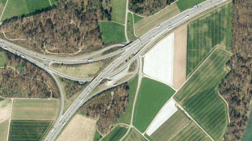 Autobahnverzweigung Mitten im Grünen: Zwischen der A1-Verzweigung Birrfeld im Kanton Aargau und dem Anschluss Dietikon ZH kommt es ein halbes Jahr lang zu Verkehrsbehinderungen.