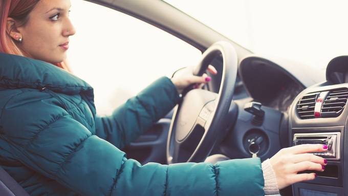 Läuft das Autoradio nach einem Unfall weiter? Experte klärt auf