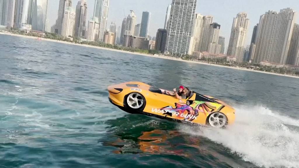 In Dubai düsen Luxusautos übers Wasser