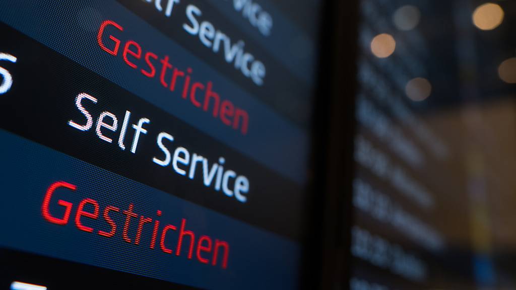 Wegen einer Streikwelle an deutschen Flughäfen sind laut Schätzungen mehr als 580 Flugverbindungen gestrichen. (Archivbild)