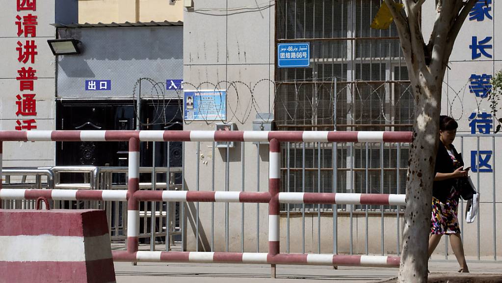 ARCHIV - Die EU hat erstmals seit mehr als 30 Jahren wieder Sanktionen gegen China wegen Verletzungen der Menschenrechte verhängt. Foto: Ng Han Guan/AP/dpa