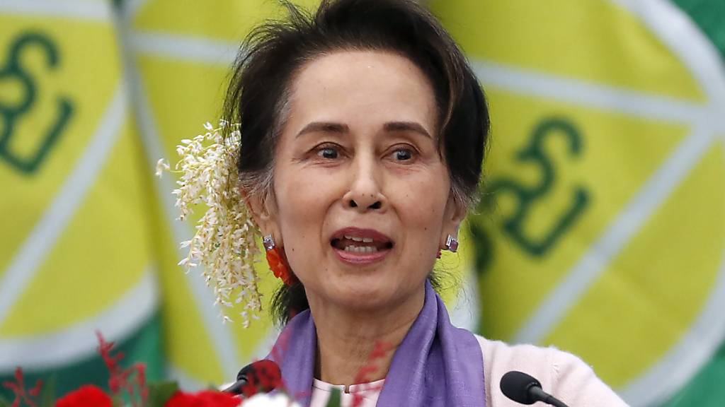 ARCHIV - Die Haftstrafe von Aung San Suu Kyi, damalige demokratisch gewählte De-facto-Regierungschefin, wird reduziert. Foto: Uncredited/AP/dpa