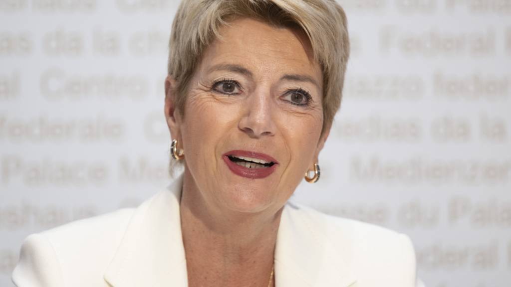 Spätestens ab 2032 sollen Verheiratete in der Schweiz einzeln und nicht mehr gemeinsam besteuert werden. Das sagte Finanzministerin Karin Keller-Sutter nach der Abstimmung über die Individualbesteuerung vor den Medien.