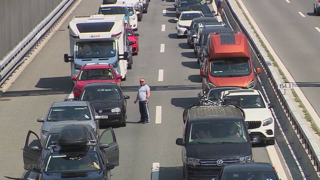 Zurecht? Die Grünen fordern die Abschaffung der Radio-Staumeldungen.