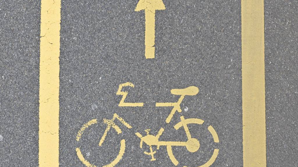 Auf der Luzerner Landschaft sollen zwei Kantonsstrassenabschnitte für Velos sicherer werden. (Symbolbild)