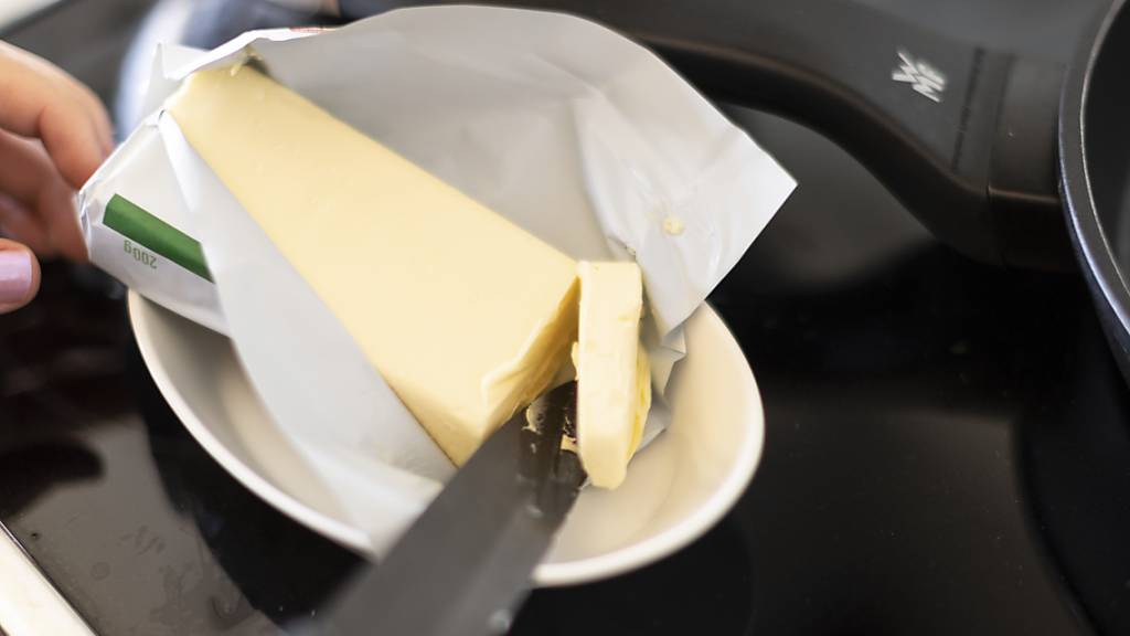Weil während der Pandemie mehr zu Hause gekocht wurde, muss nun zusätzlich Butter importiert werden. (Archivbild)