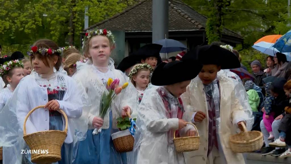 Sechseläuten Kinderumzug: Traditionelle Trachten, Blumen und Süssigkeiten