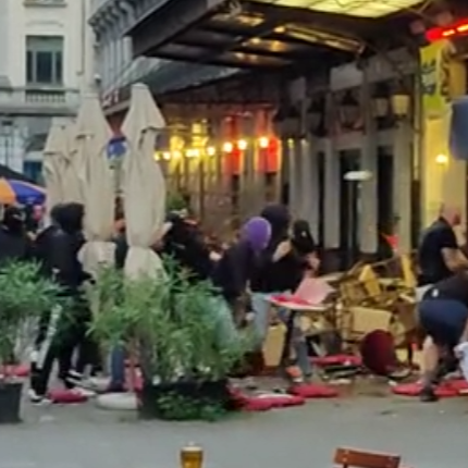 Hooligans verwüsten belgische Brasserie