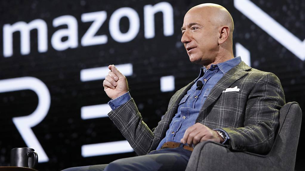 Amazon-Gründer und Konzernchef Jeff Bezos blickt auf eine erfolgreiche Zeit als Unternehmer zurück. Nun tritt er als Konzernchef ab, bleibt jedoch als Verwaltungsratschef eng mit dem Konzern verbunden. (Archivbild)