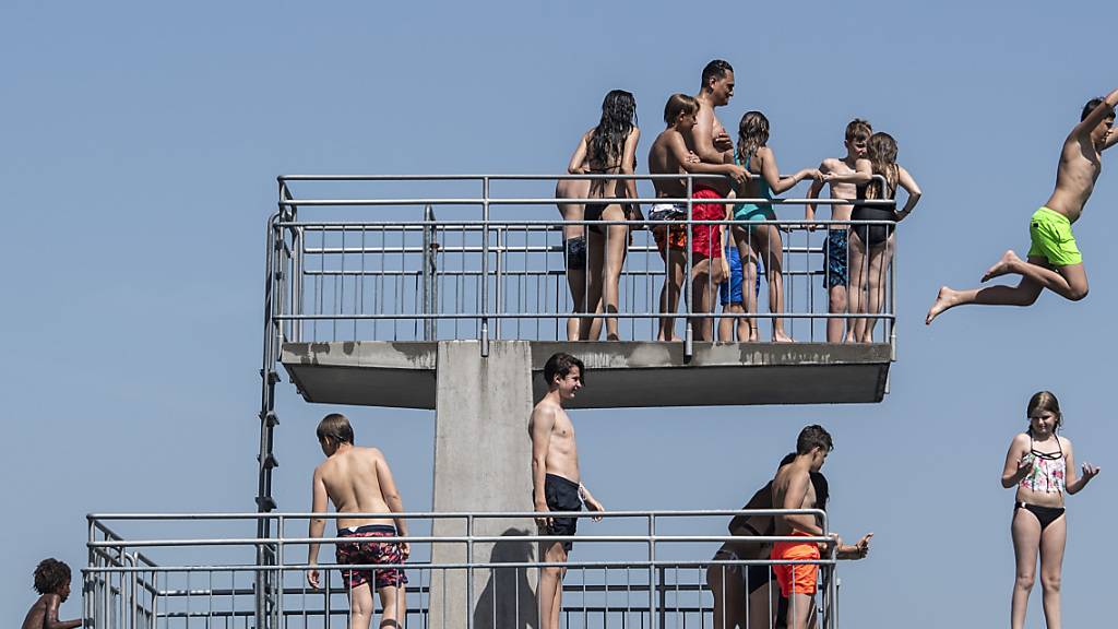 Rekordsommer mit Rekordzahlen: Die Stadtzürcher Bäder verzeichneten einen neuen Eintritts-Rekord. (Archivbild)