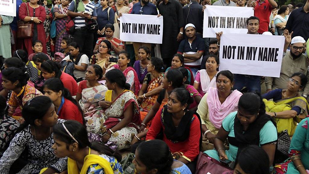 Tausende Menschen haben in mehreren indischen Städten gegen Lynchmorde an Muslimen und anderen Minderheiten demonstriert. Die Proteste standen unter dem Motto «Nicht in meinem Namen».