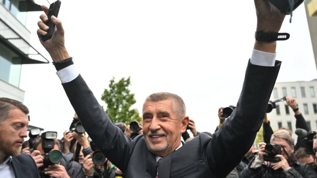 Der Vorsitzende der Oppositionsbewegung  ́ANOa (JA), Andrej Babis, reagiert nach der Bekanntgabe des Wahlergebnisses. Die rechtspopulistische Oppositionspartei kam nach dem Teilergebnis nach Ausz‰hlung von 90 Prozent der Wahlbezirke auf knapp 36 Prozent der Stimmen. Foto: ÿÌhov· Michaela/CTK/dpa