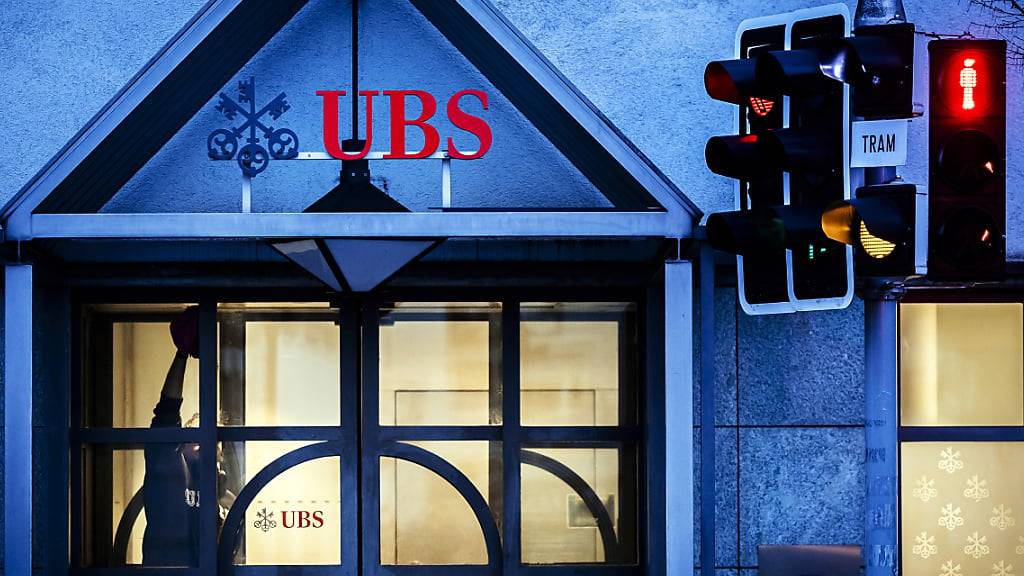 UBS hat allein im vierten Quartal über 4000 Arbeitsplätze abgebaut (Archivbild)