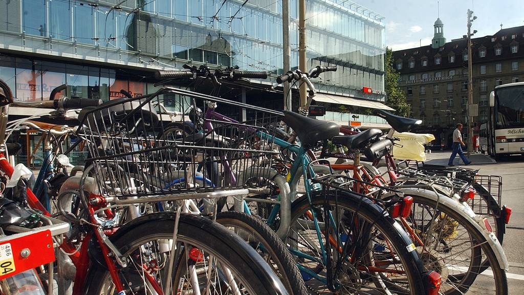 Stadt Bern verschärft Praxis gegen zu lang parkierte Velos
