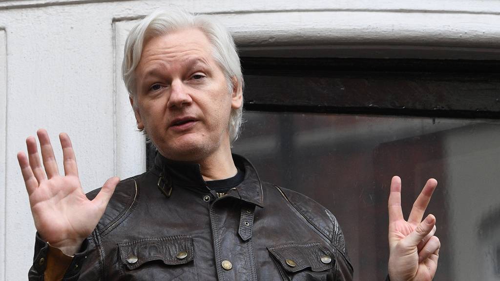 Assange aus der ecuadorianischen Botschaft gezerrt – Wikileaks-Gründer verhaftet