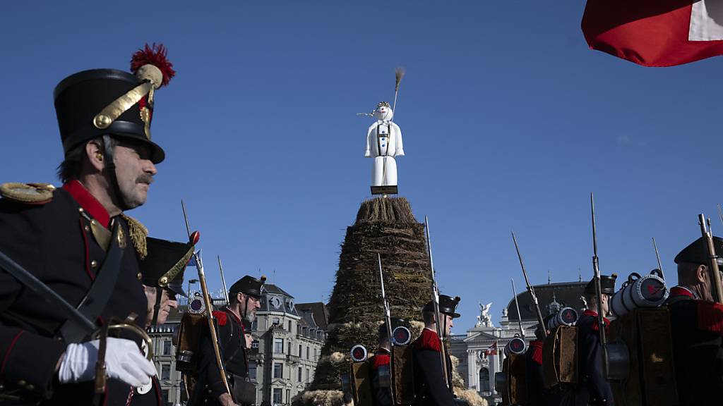 Mit dem Verbrennen des Bööggs vertreiben die Zürcher Zünfte jährlich den Winter - 2026 wird der Kanton Graubünden als Gastkanton am Traditionsanlass teilnehmen. (Archivbild)