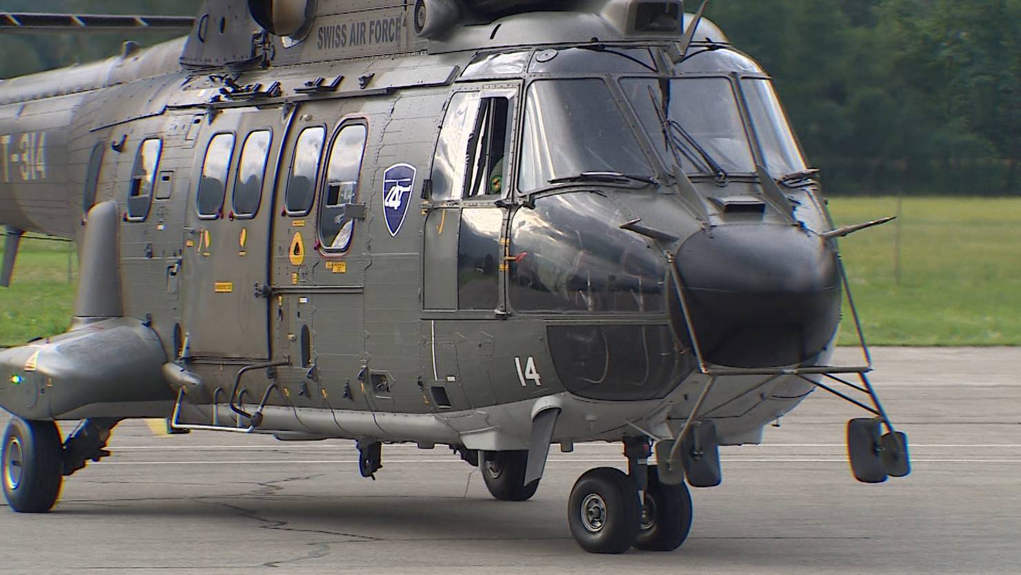 Schweiz schickt Armeehelikopter gegen Brände in