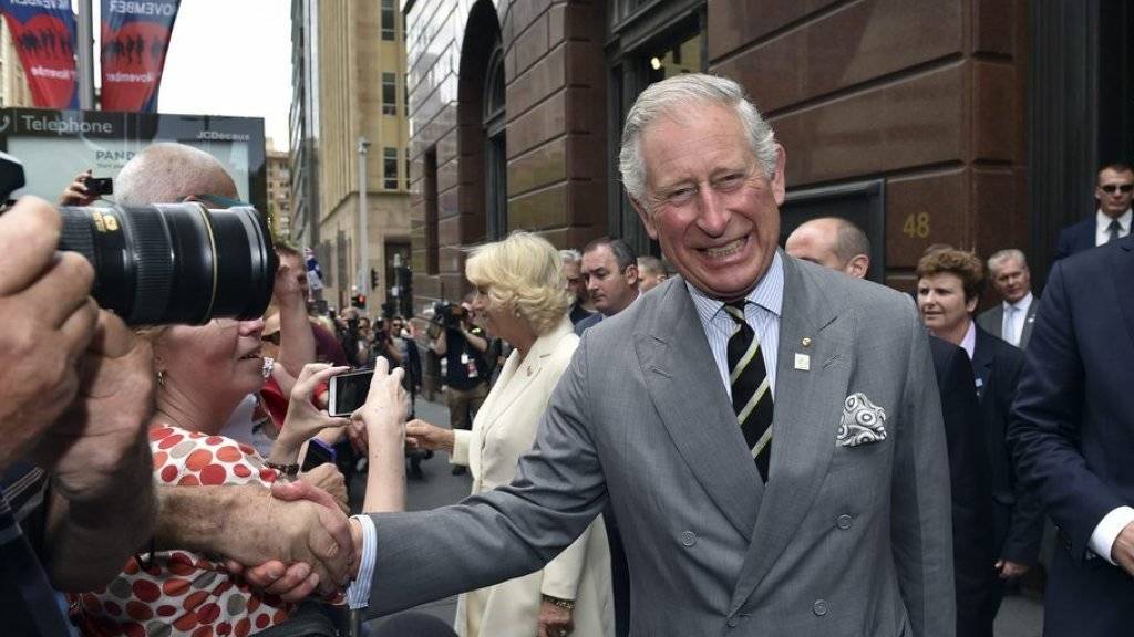 Prinz Charles bedankt sich am Martin Place in Sydney für die verfrühten Geburtstagswünsche.