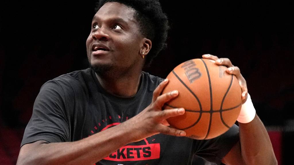 Clint Capela von den Houston Rockets beim Aufwärmen vor dem Spiel. In der Partie bei den Golden State Warriors (117:116-Sieg) kam Capela nur während vier Minuten zum Einsatz