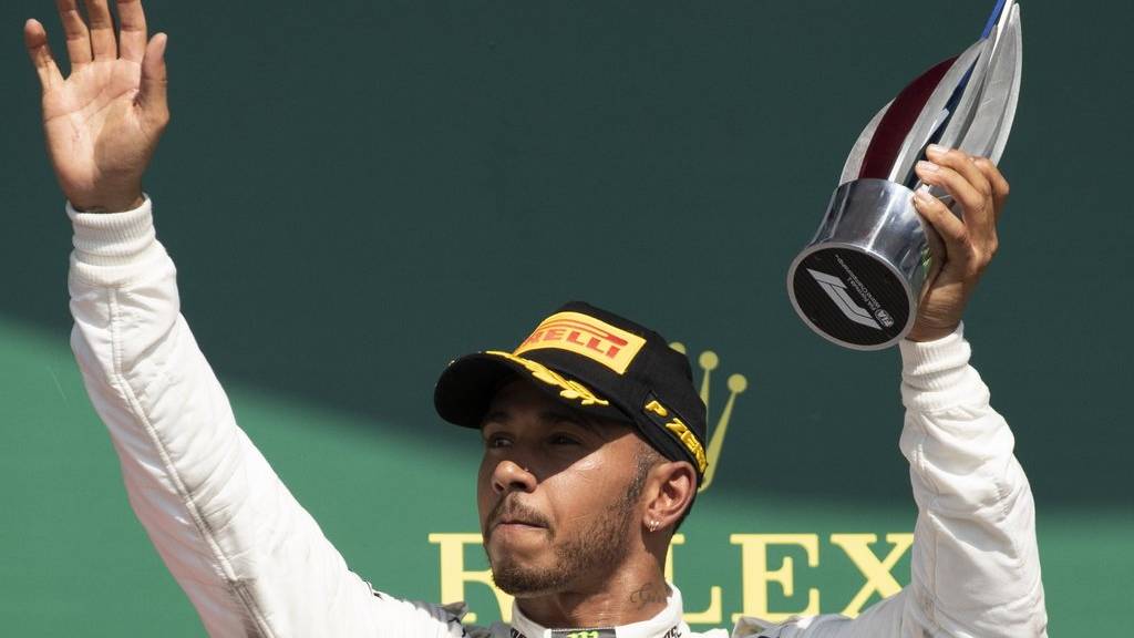 Formel-1-Weltmeister Lewis Hamilton bleibt bei Mercedes.